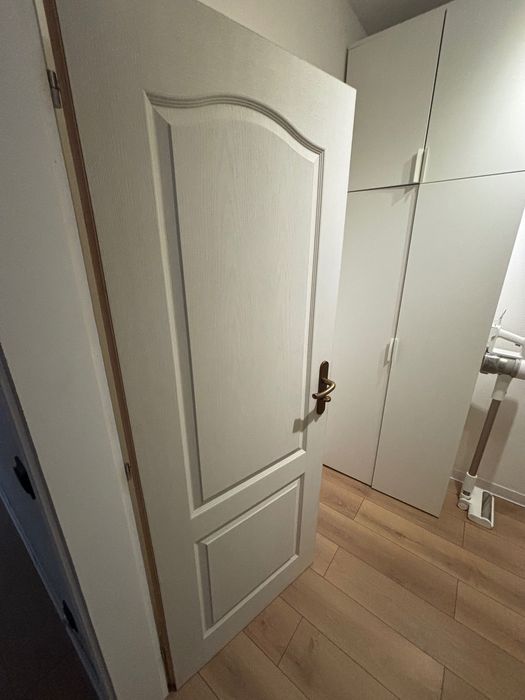 Вътрешни врати 4 броя бели. Размери 80 о 70.