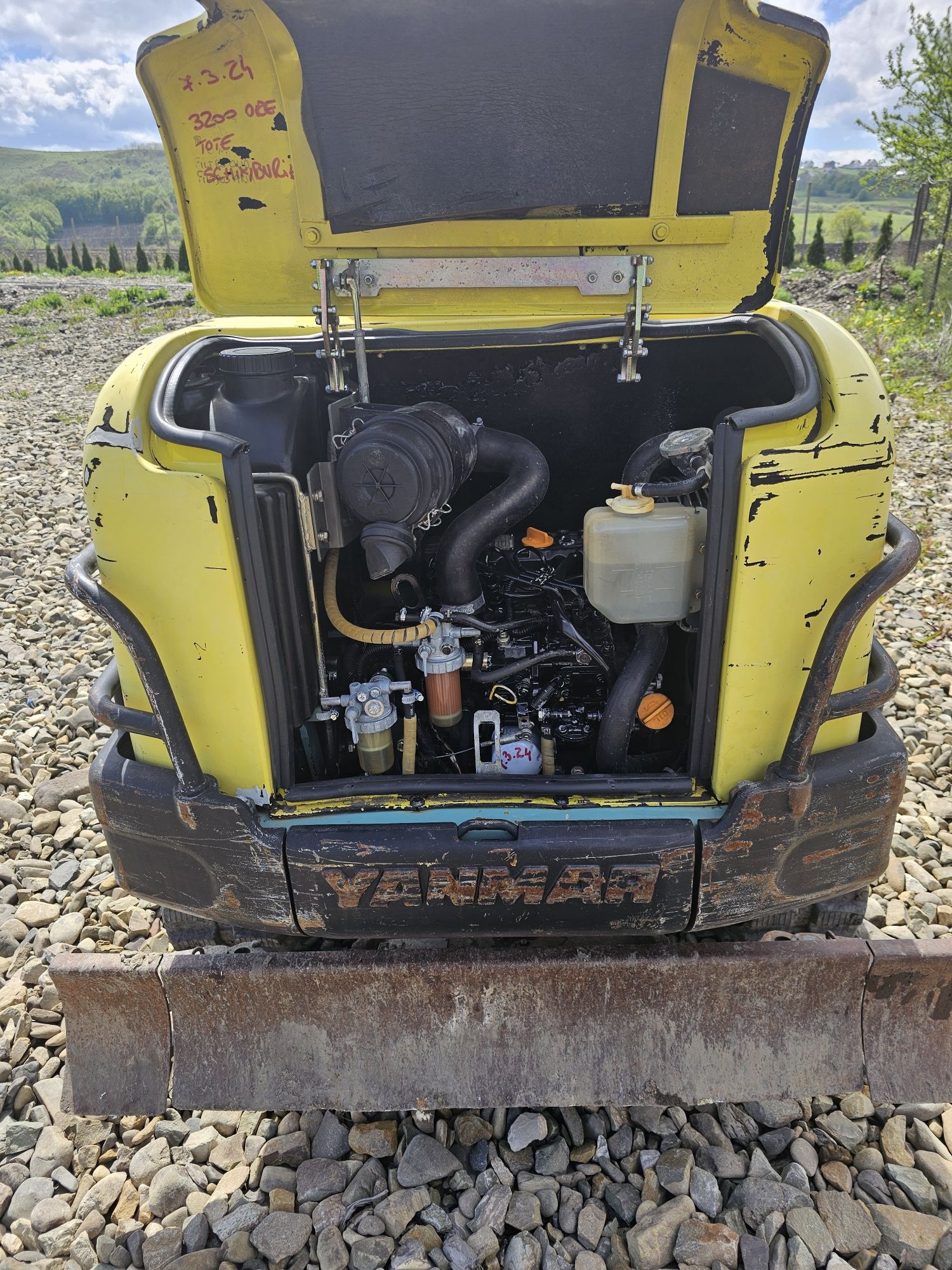 Miniexcavator yanmar b15-3 senile extensibile