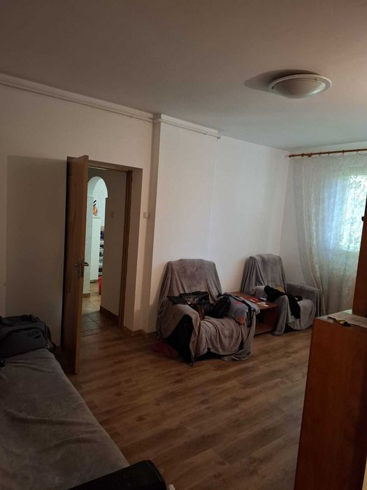 Proprietar, 3 camere in Vila (nr 31), Pajura, str Presei, renovat,et 2