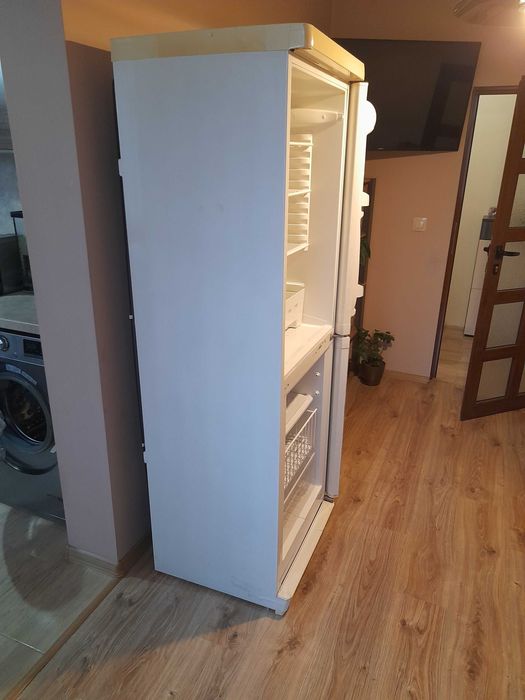 Хладилник с фризер