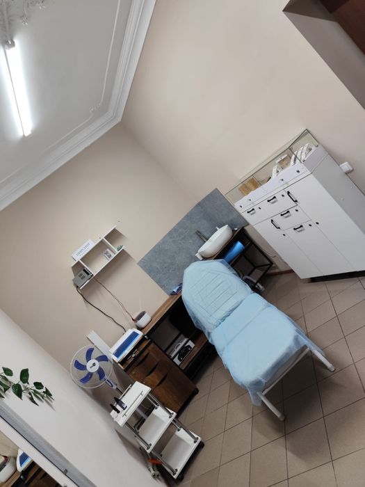 Сдам кабинет в салоне красоты! С мокрой точкой. Район Дкм