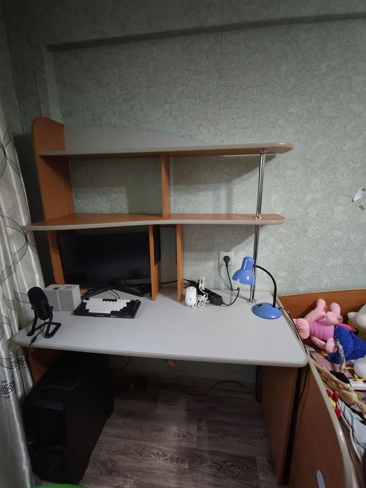 Стол компьютерный