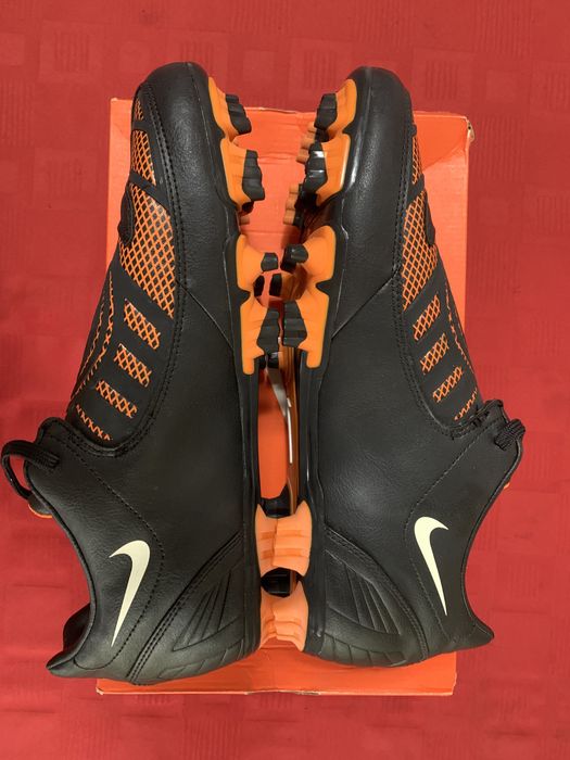 Чисто нови футболни обувки Nike