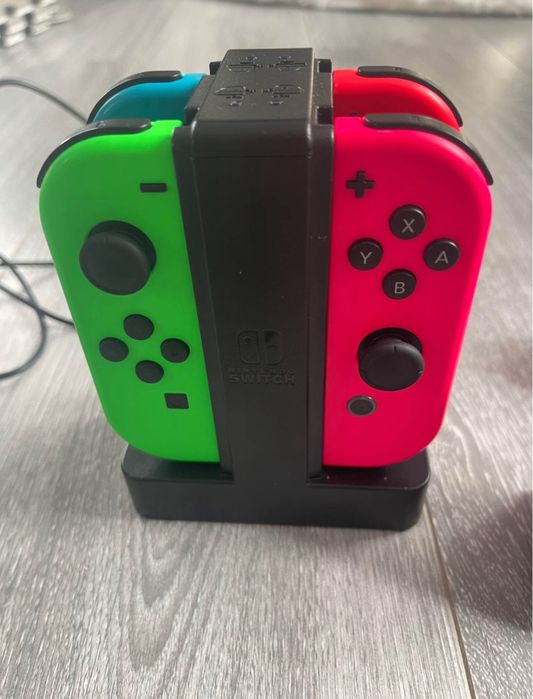 Nintendo Switch cu 4 Joy Con