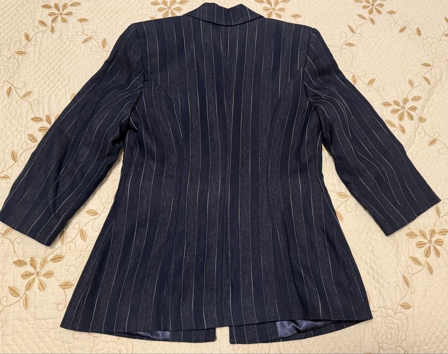 Дамски костюм, нов