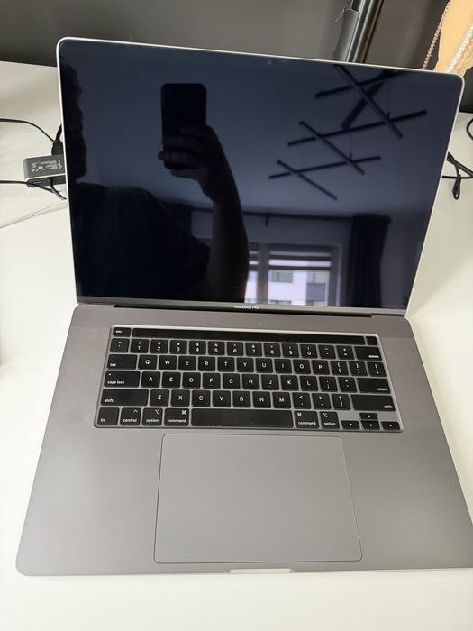 Apple Macbook Pro 16" 2019 i9 2.3ghz 1Tb