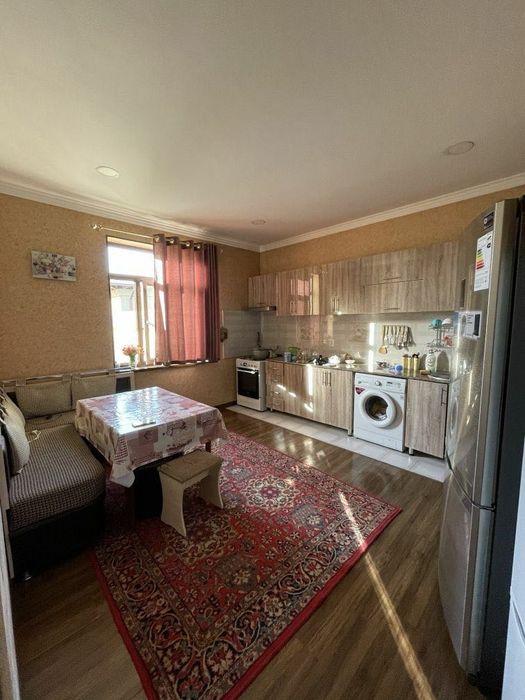 Продается Дом! Селекция , 2 этажа + подвал. 2,5 сотки , бассейн.