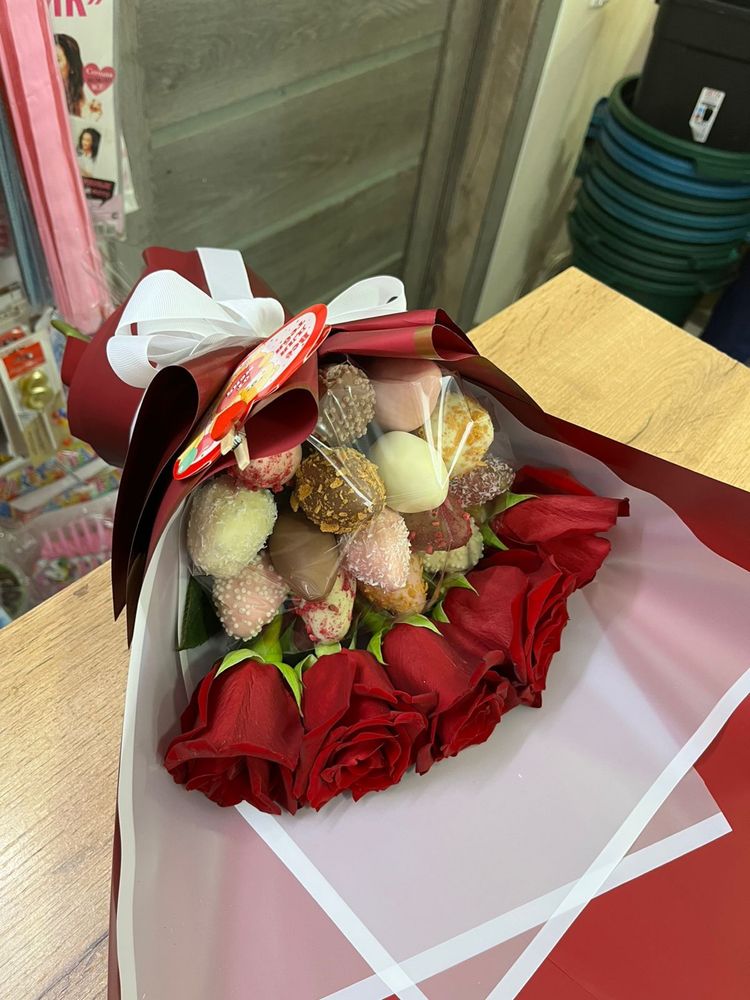 клубника в шоколаде Астана доставка клубника в шоколаде с цветами роза