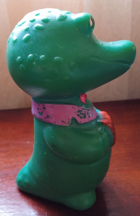 Игрушка пластмасса СССР "Крокодил Гена" 13 см