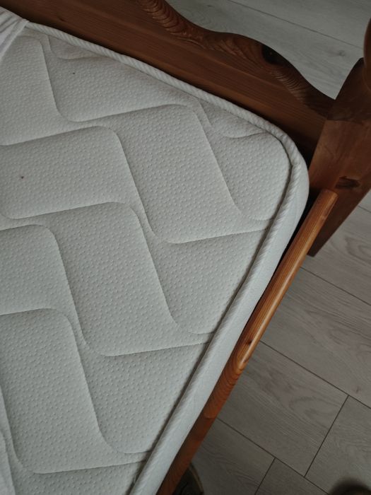 Pat lemn masiv cu saltea