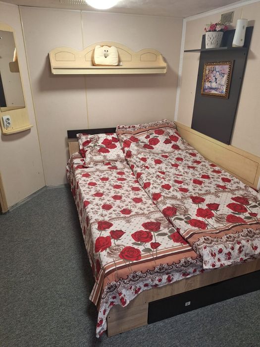 Inchiriez 2 camere la curte cu intrare separat