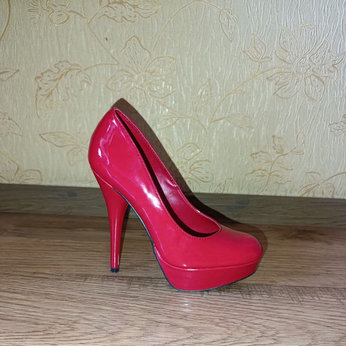 Новые красивые туфли