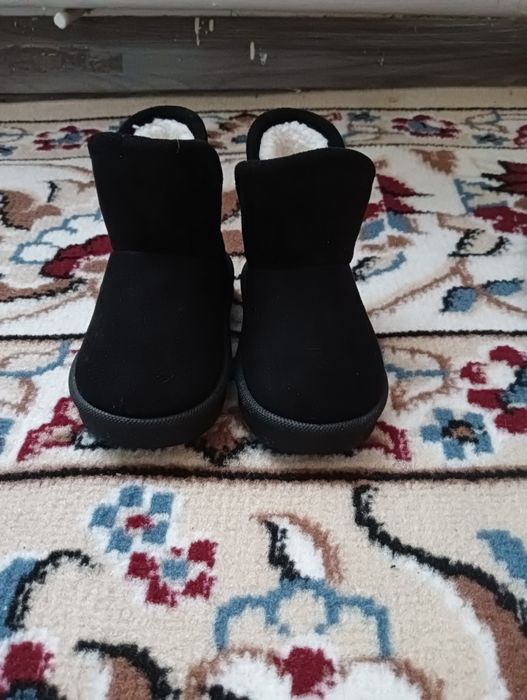 Продам детскую обувь