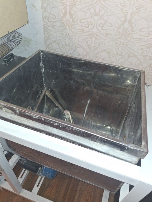 Срочно продам тестомес цена договорная