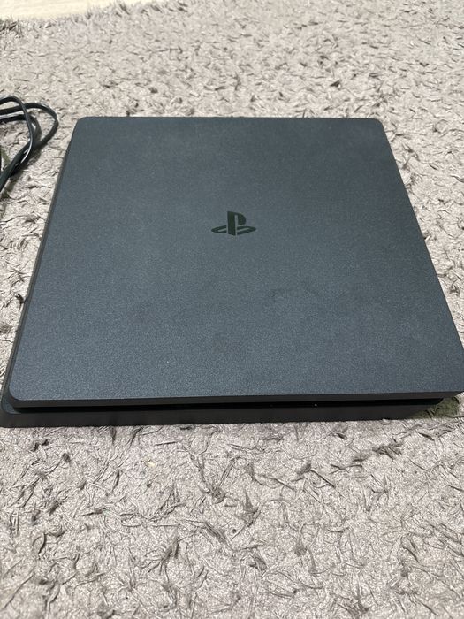 Vand playstation 4 si 2 controlare