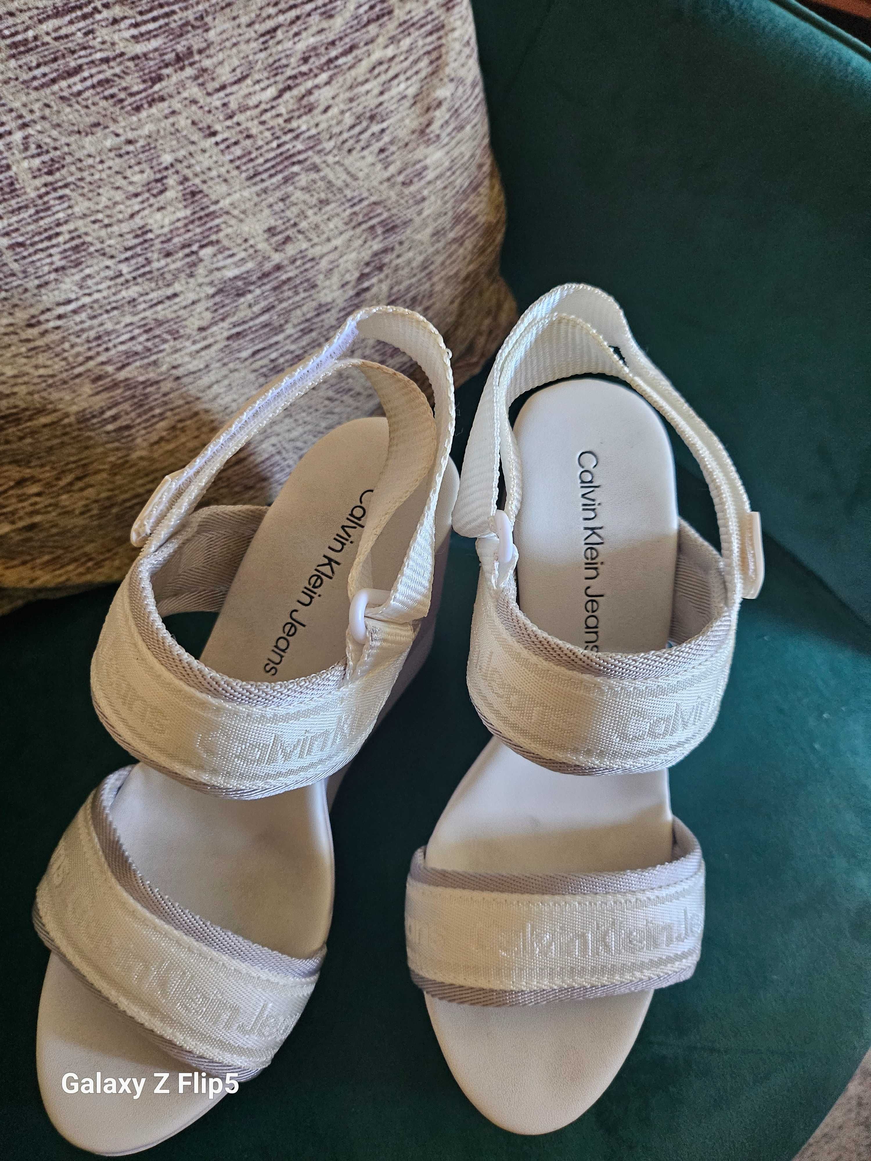 Сандали на платформа Calvin Klein