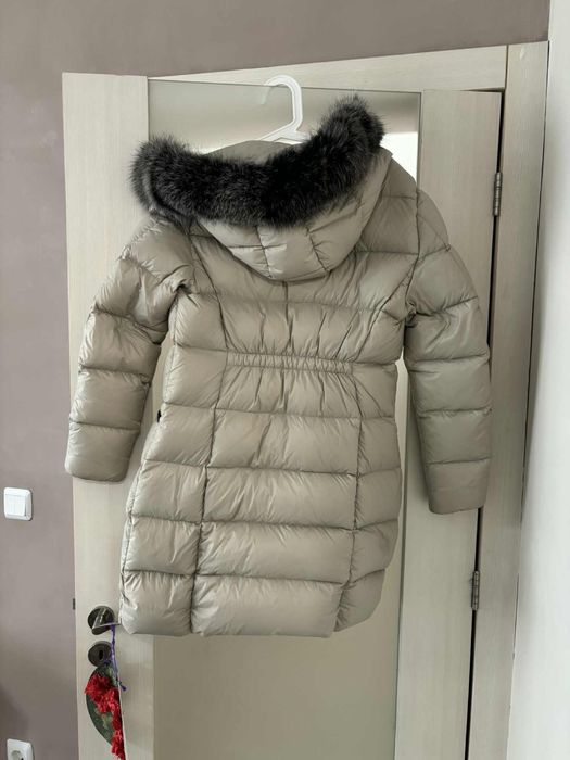 Яке Moncler с яка от естествен косъм