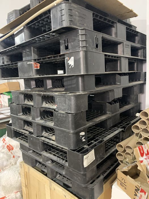 Продам Поддоны платиковые и деревянные