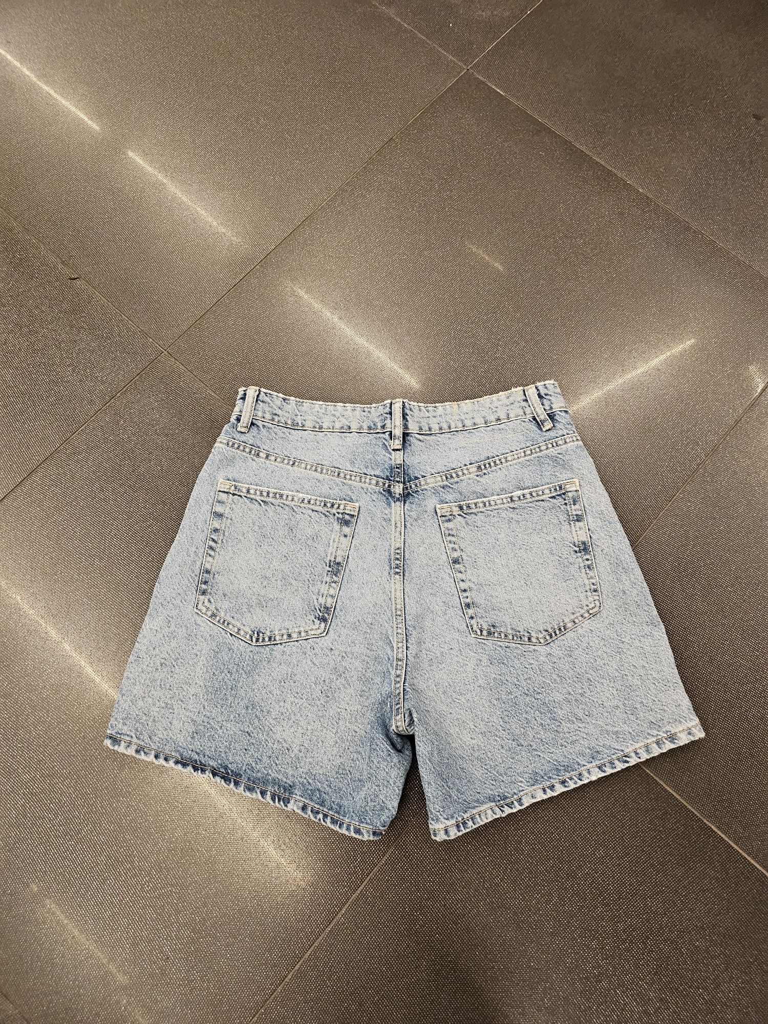 ZARA къси панталони- 44 L