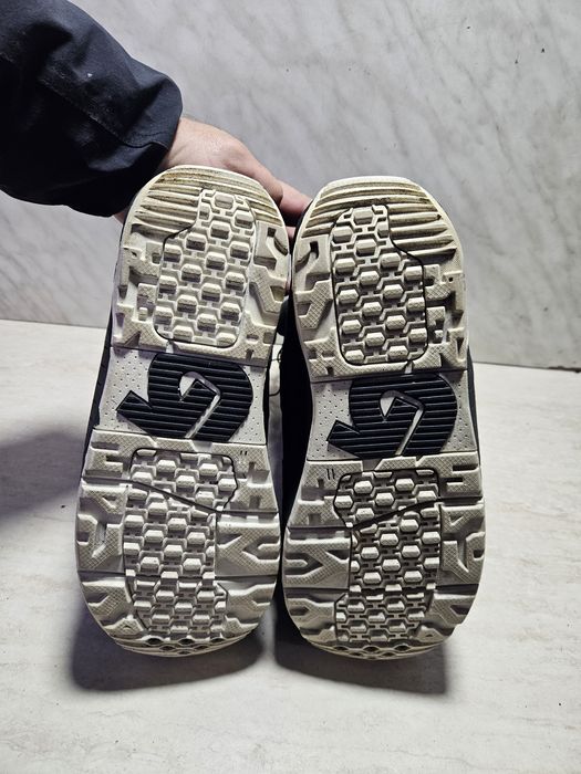 Boots 117 buti placa snowboard   Burton mărimea 41  ( 26,5  cm) .