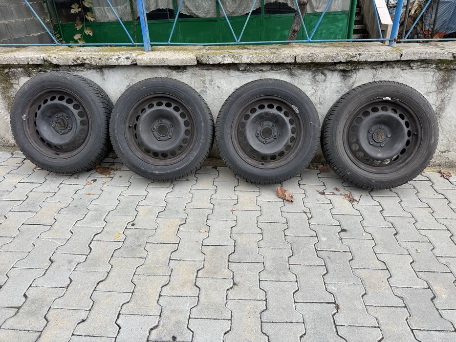 Комплект зимни гуми с джанти 205/60/16 Dunlop