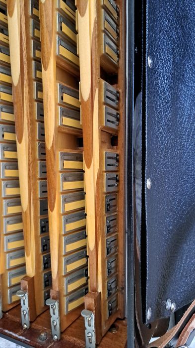Acordeon Universal 120 basi italian