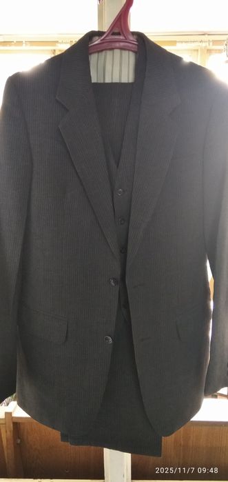 Костюм  тройка Югославский.