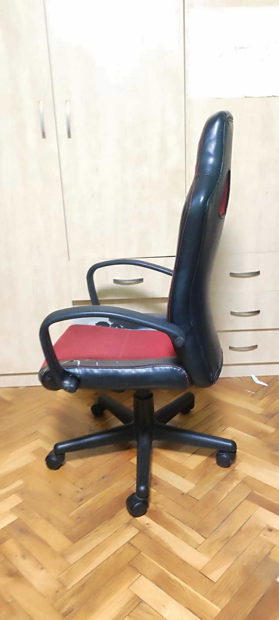 Геймърски стол с кожа