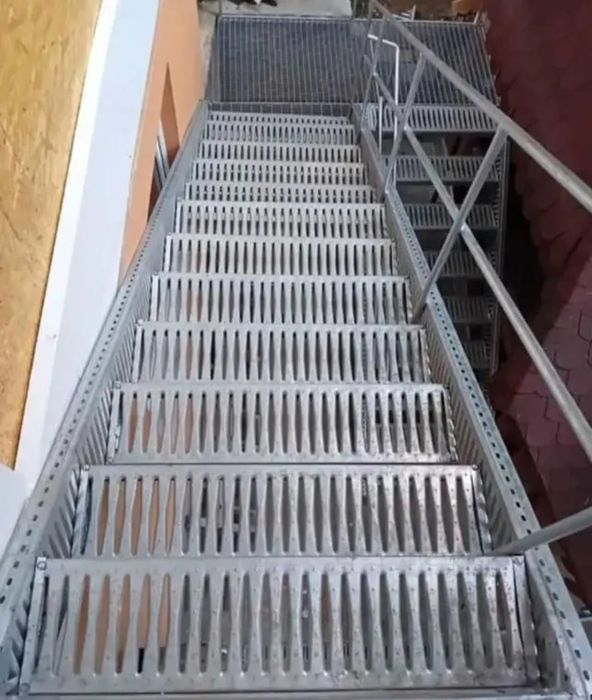 Scări metalice galvanizate