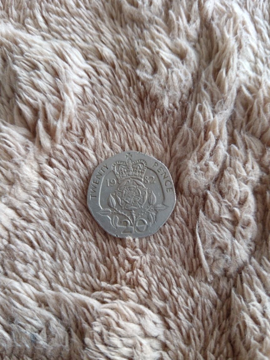 Vând moneda veche Elizabeth twenty pence 1982