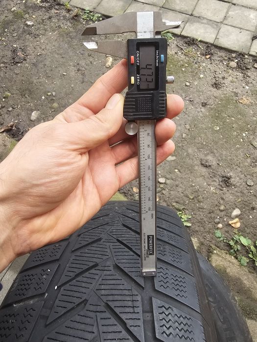 Doua anvelope iarna 225/60/17 de iarna M+S Vredestein