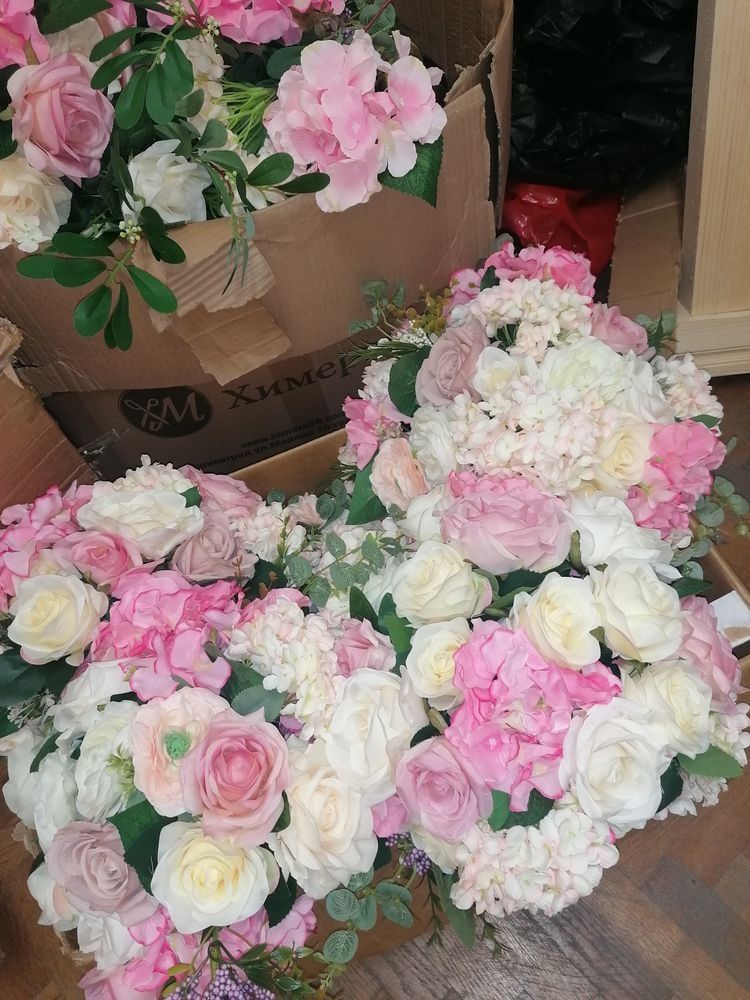 Декорация от цветя за маса