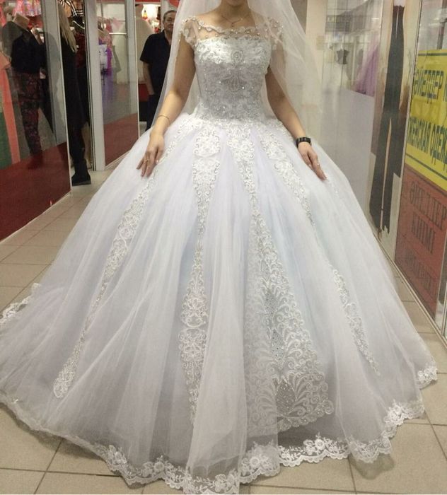 Срочно продам свадебное платье в отличном состояний