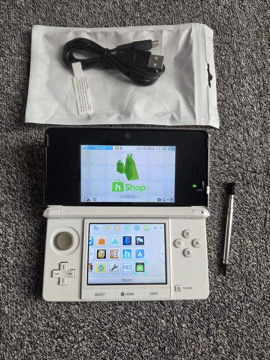 3DS Modat cu card de 64GB
