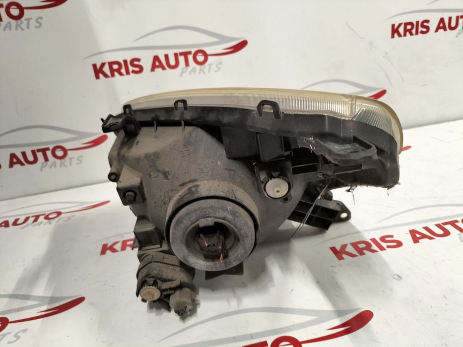 Десен фар Toyota RAV 4 / Тойота Рав 4 2002г.