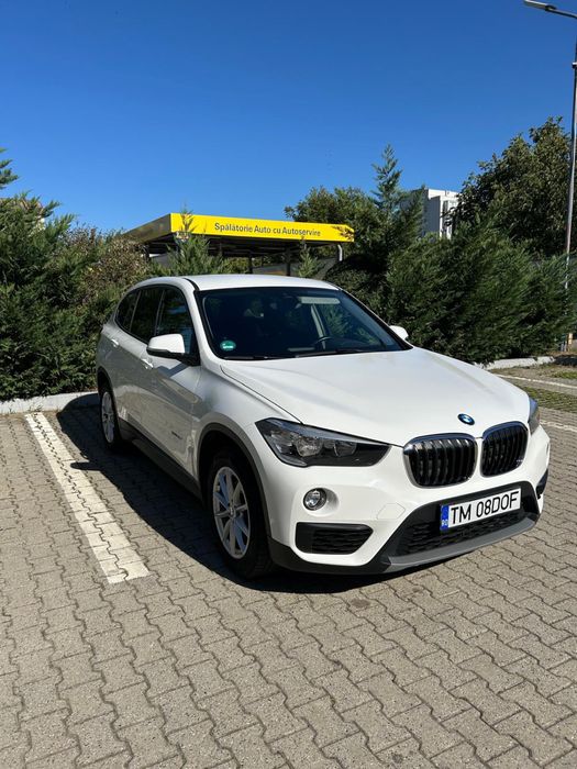 BMW, model X1 alb