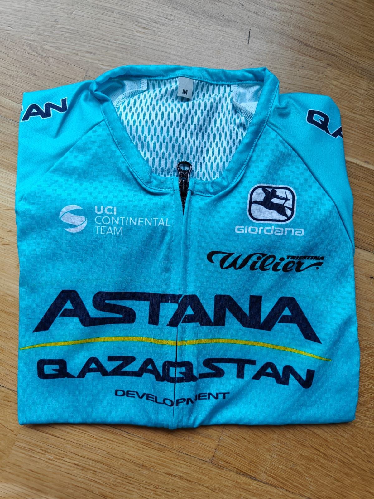 Новый комплект Astana Qazaqstan team