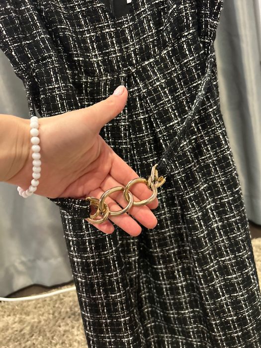 Черна рокля с коланче