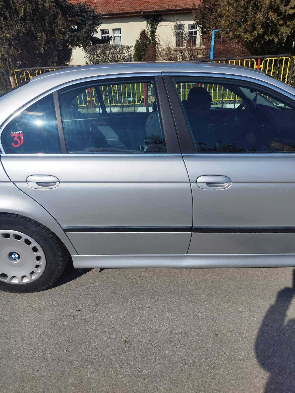 Продавам BMW523I