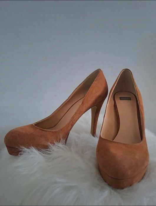 Vand pantofi cu toc Bata