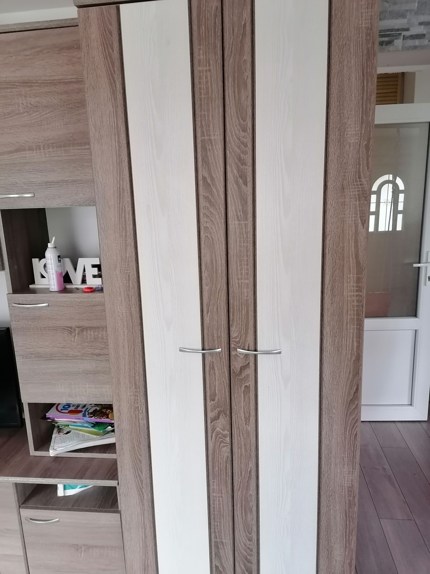 Vând mobila de living