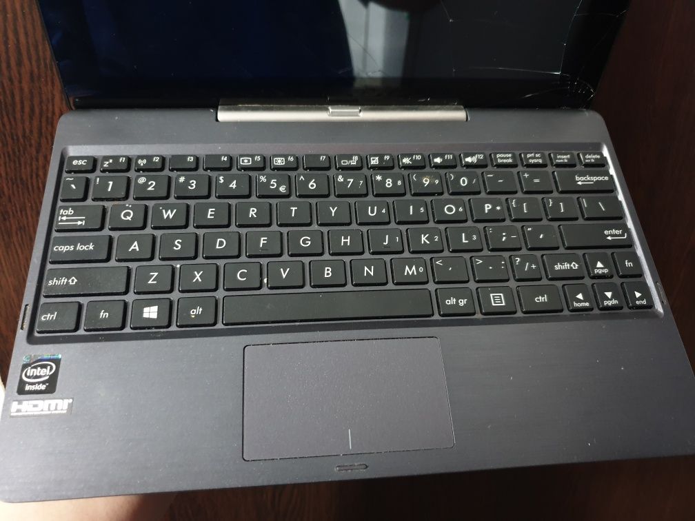 Tableta Asus Transformer Book cu SSD de 64gb și 2gb ram. Windows 8.