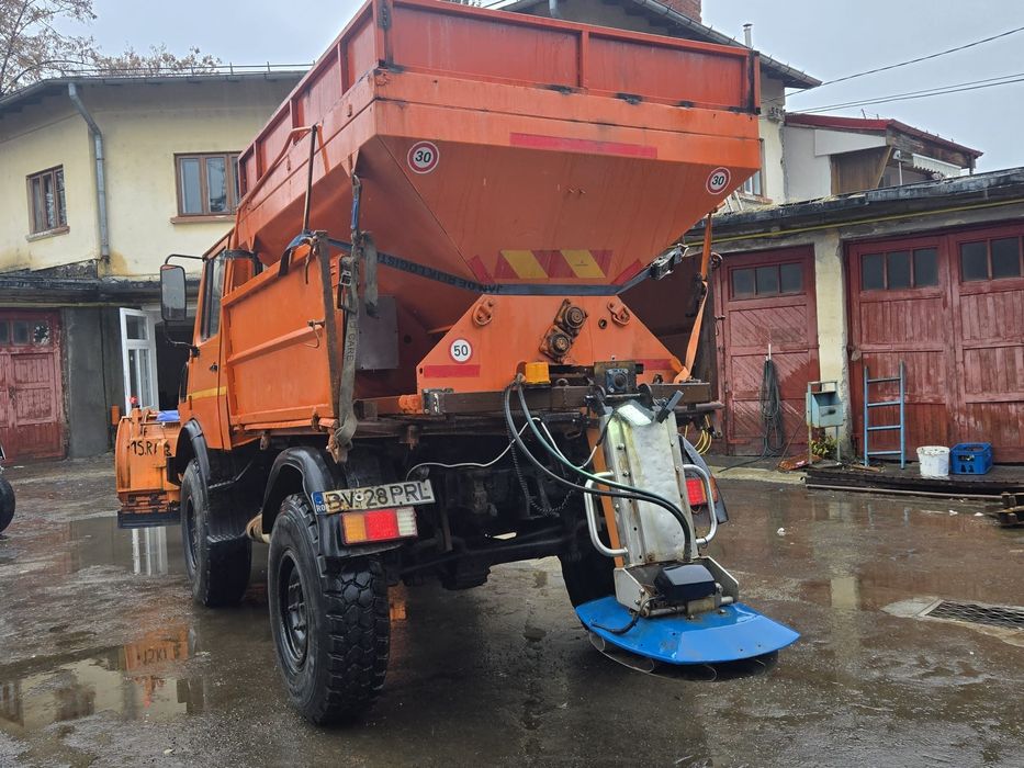 Unimog echipat pentru deszăpezire Stare buna