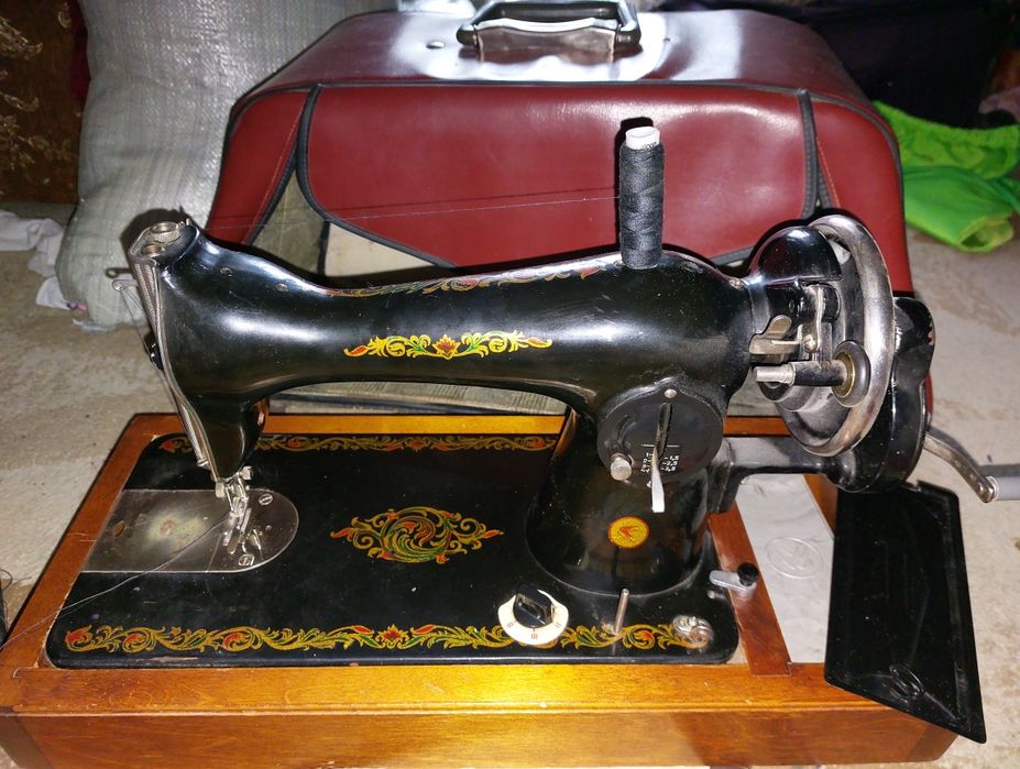 Швейная машина ,ручная.