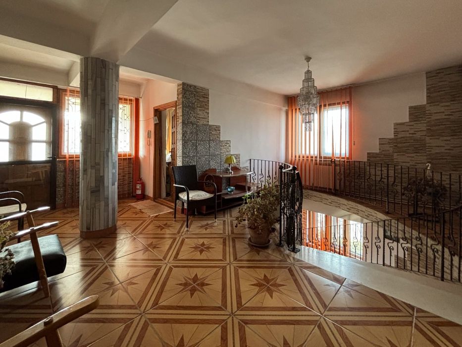 Casa/Cladire de inchiriat Bucium 730mp Central