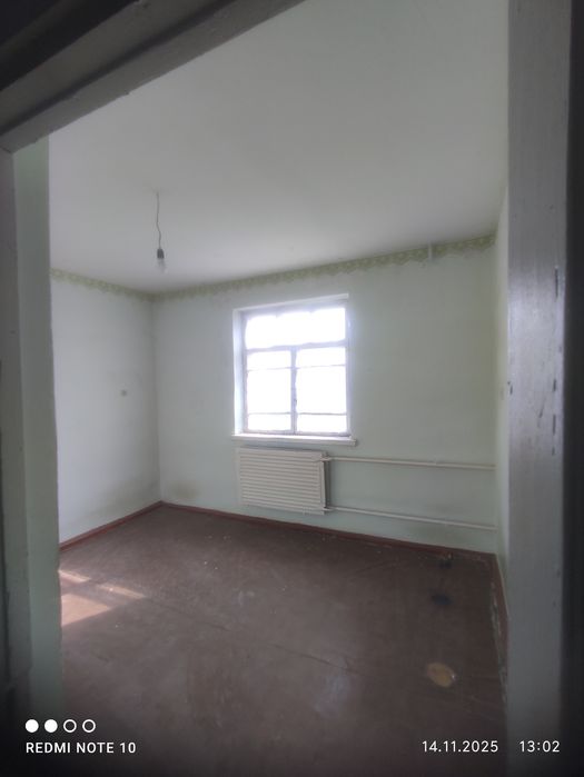 Bustonda 3 xonali uy sotiladi