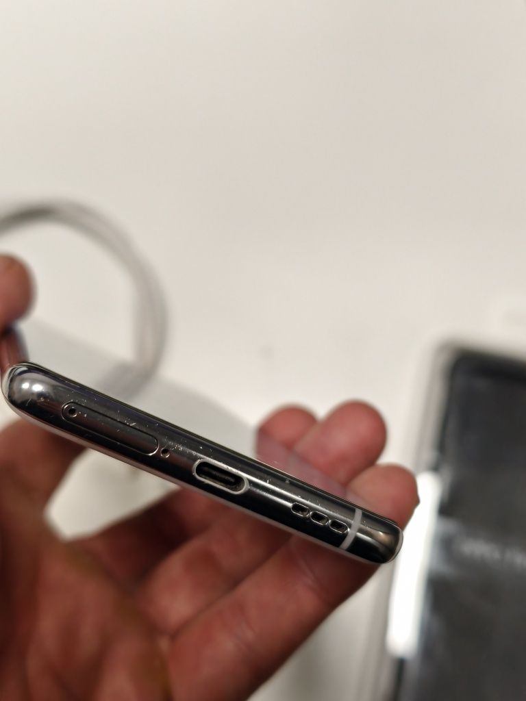 Продавам oppo find x5 256gb white
