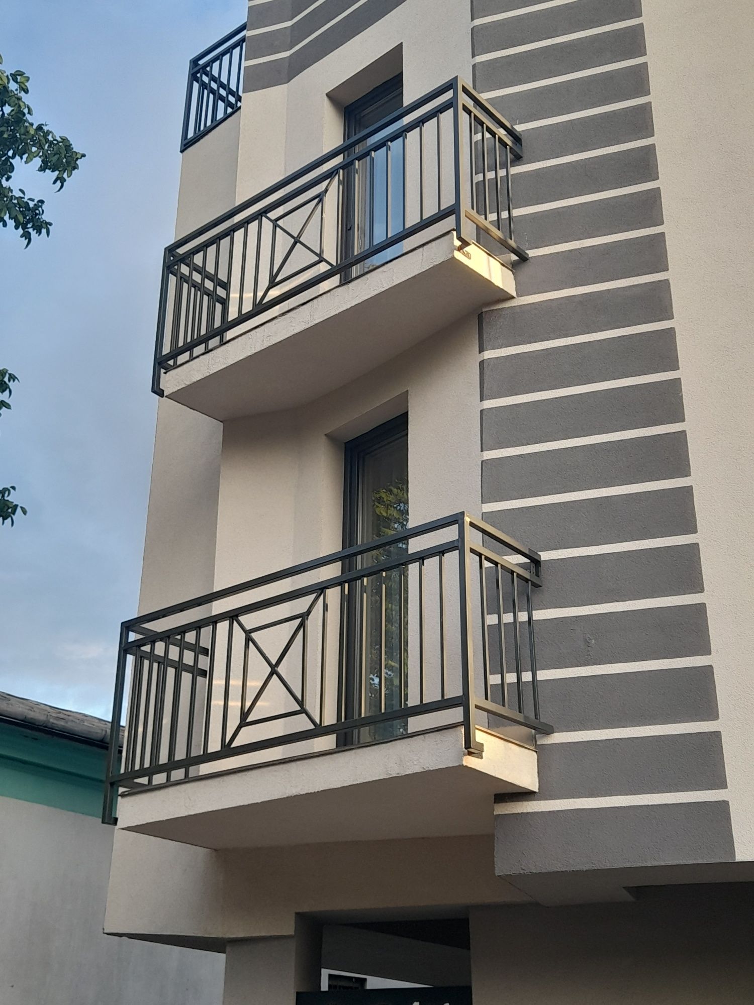 Vând porți plase de gard balcone balustrade din tabla decupat fier for