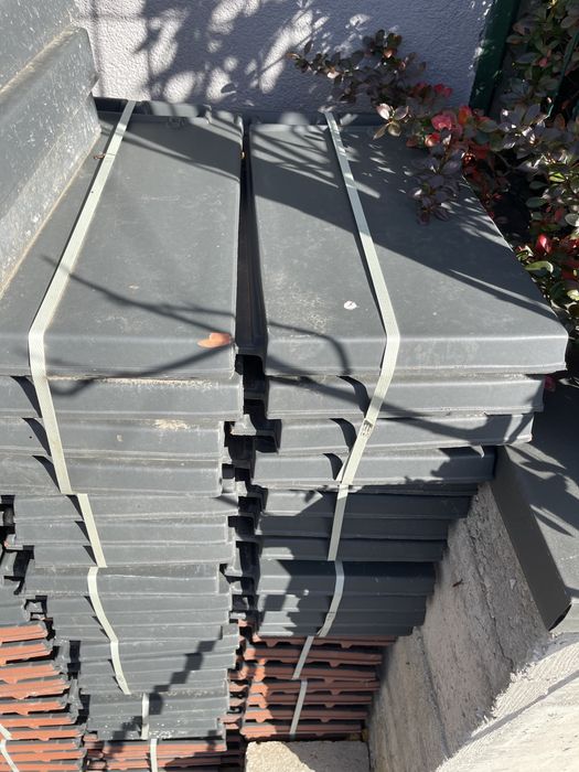 Țiglă Creatom   48 pachete aproximativ 16 mp 3,5 pachete țiglă coamă