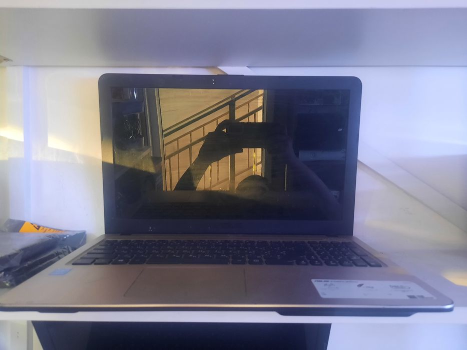 Ноутбук core i3, ozu 4 gb, hdd 500 gb Зарядка, мышка